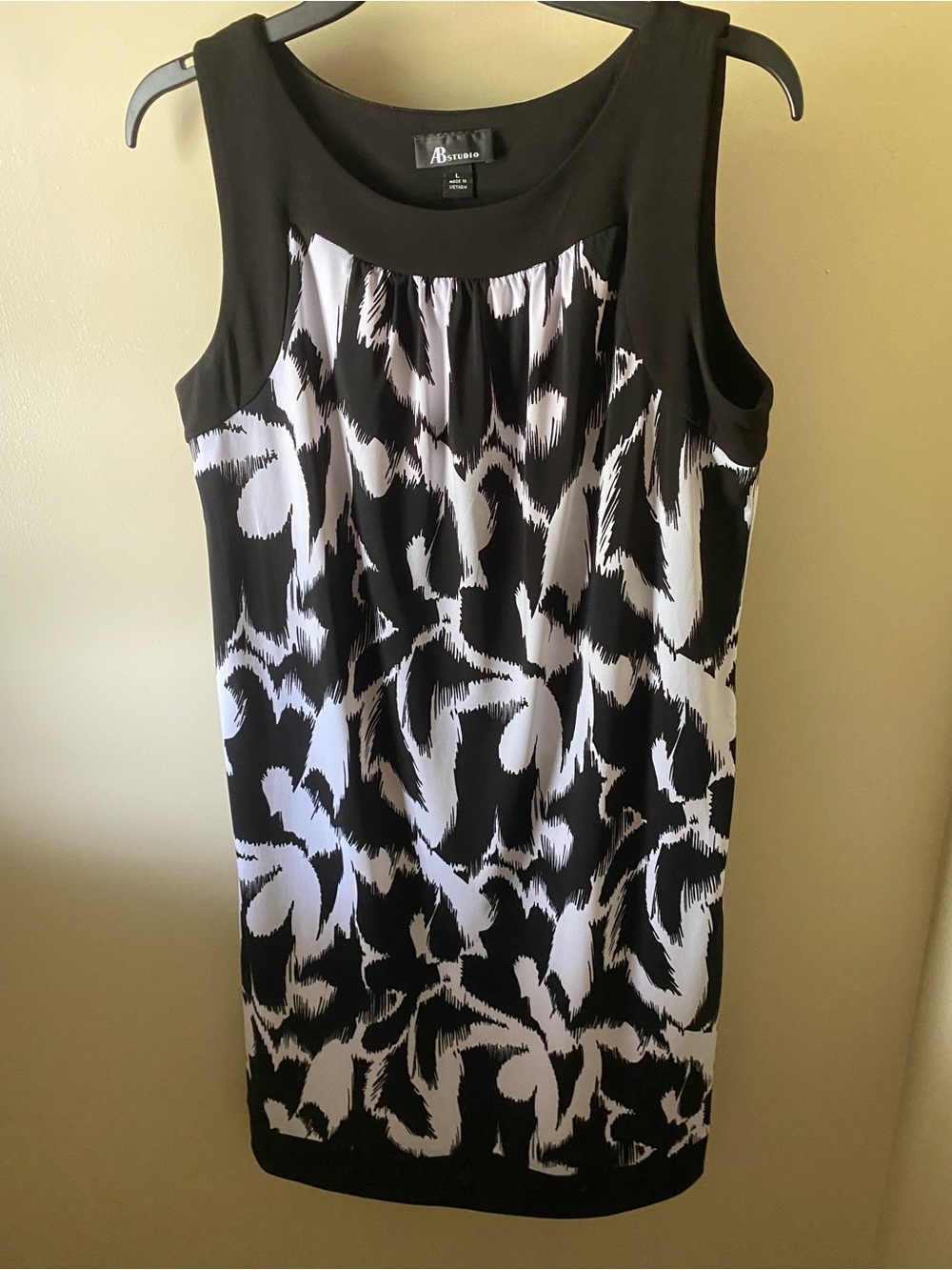 AB Studio Black & White Printed Sleeveless Sheath Dress